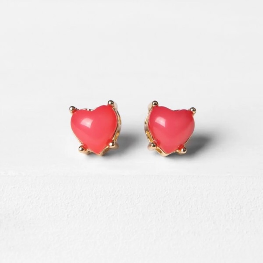 Adorable heart stud earrings